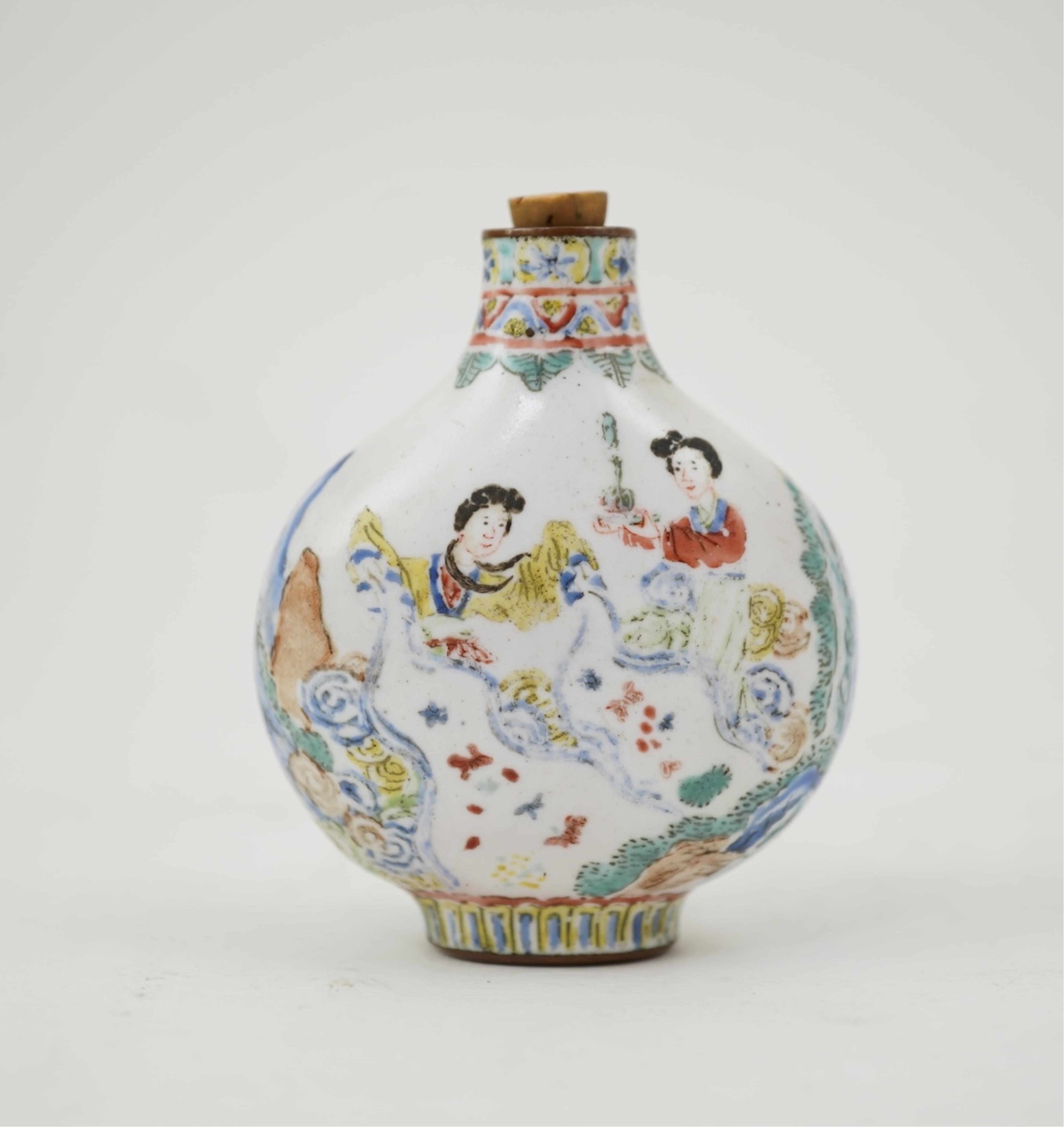 A Chinese Guangzhou enamel snuff bottle, Qianlong mark, 19th century